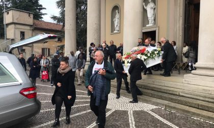 Commozione per i funerali di Sharly la giovane uccisa dal compagno a Pozzo d'Adda