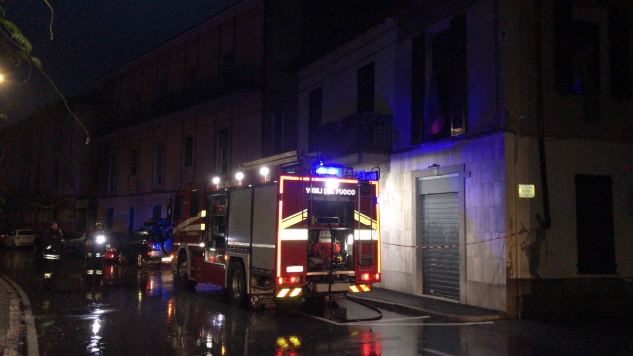 Fuga di gas, intervento dei Vigili del fuoco a Cassano