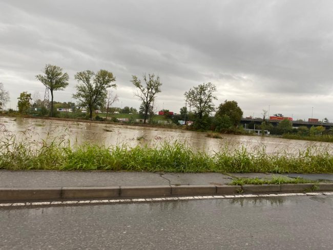 Esonda il Lambro a due passi da Brugherio e Cologno