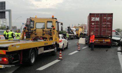 Incidente in Tangenziale Est a Milano, due morti FOTO
