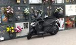 Cimitero diventa "parcheggio" per scooter