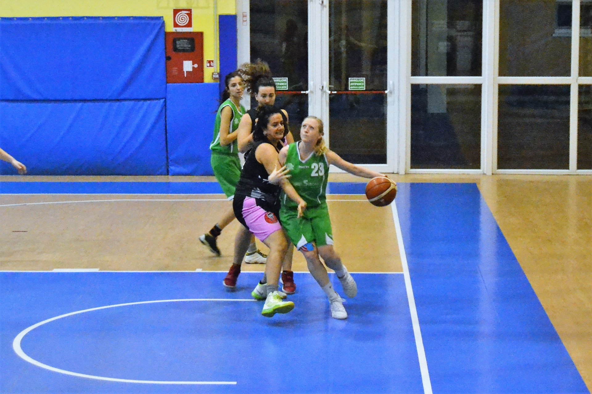 basket promozione femminile bettola foto azione pallacanestro