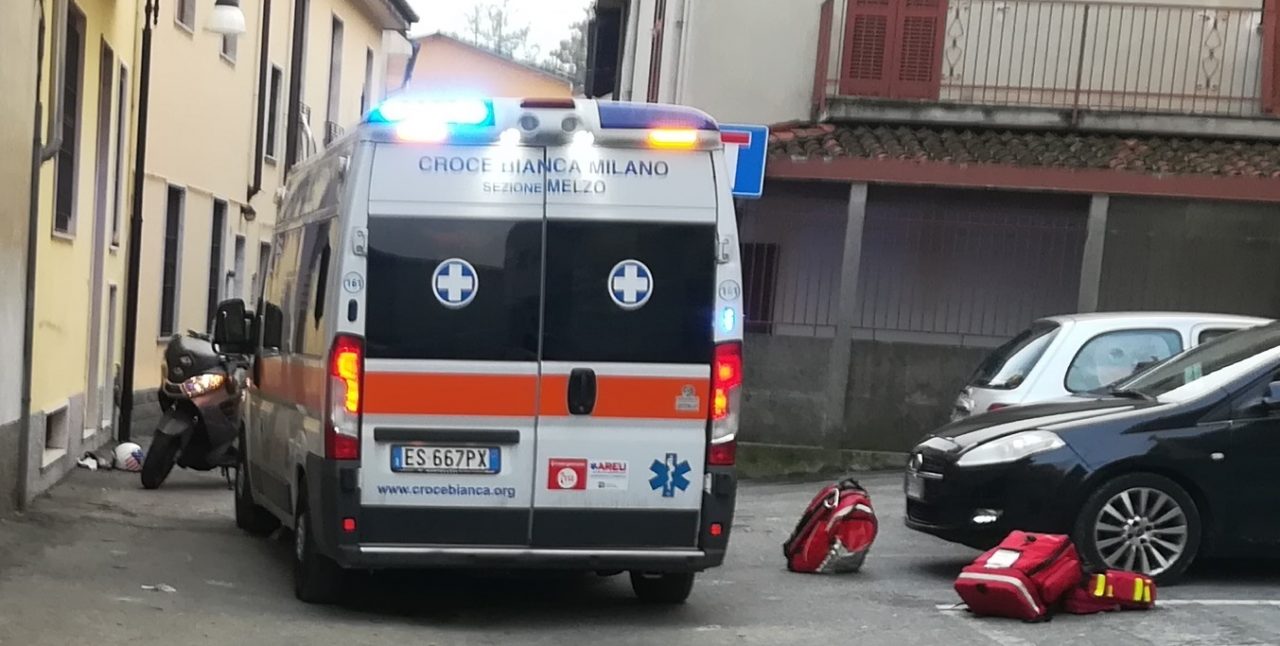 Pessano, motociclista trovato a terra, arriva l’elisoccorso
