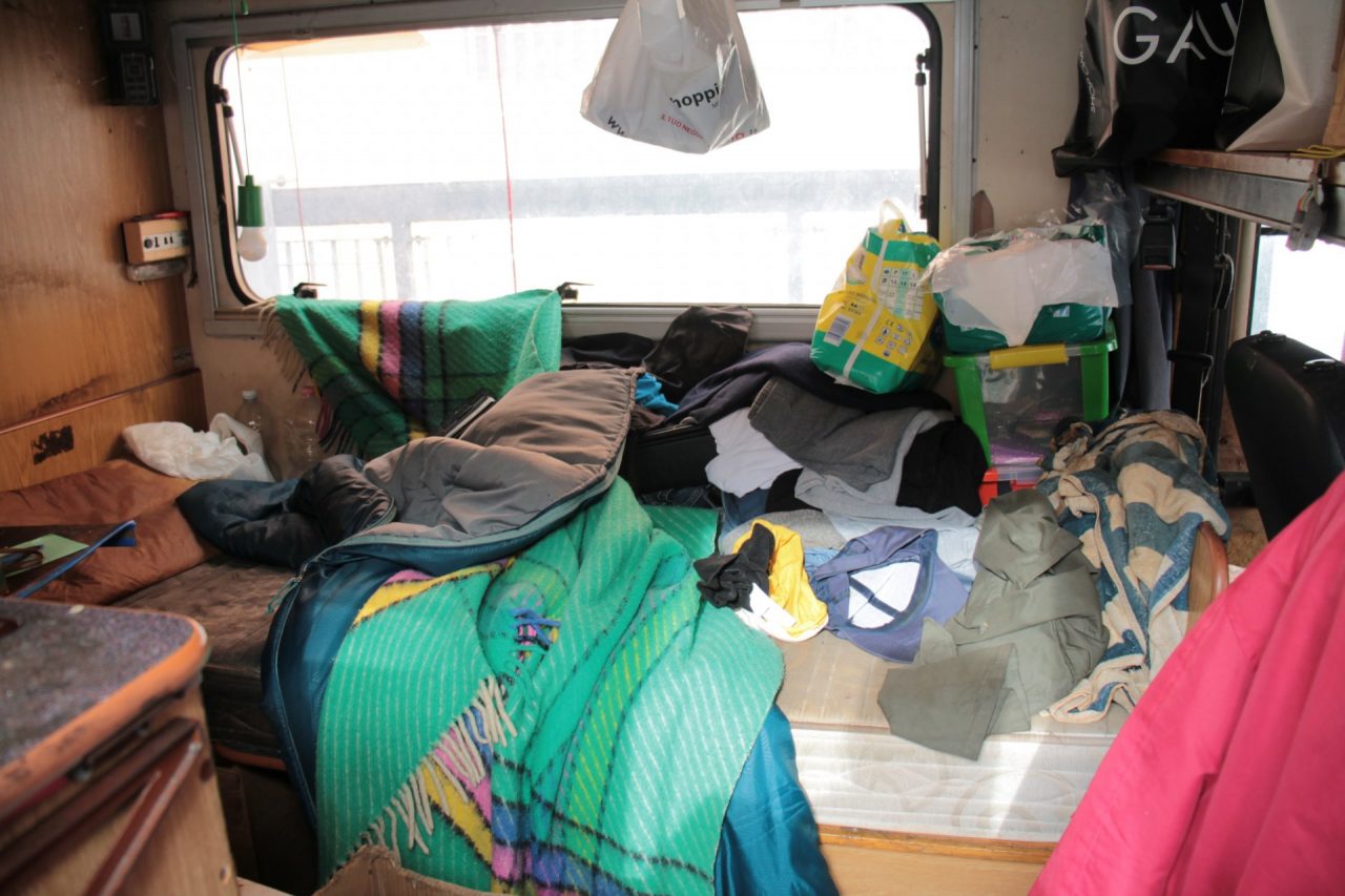 Vive in un camper da sette anni ma per lo Stato lui è un fantasma