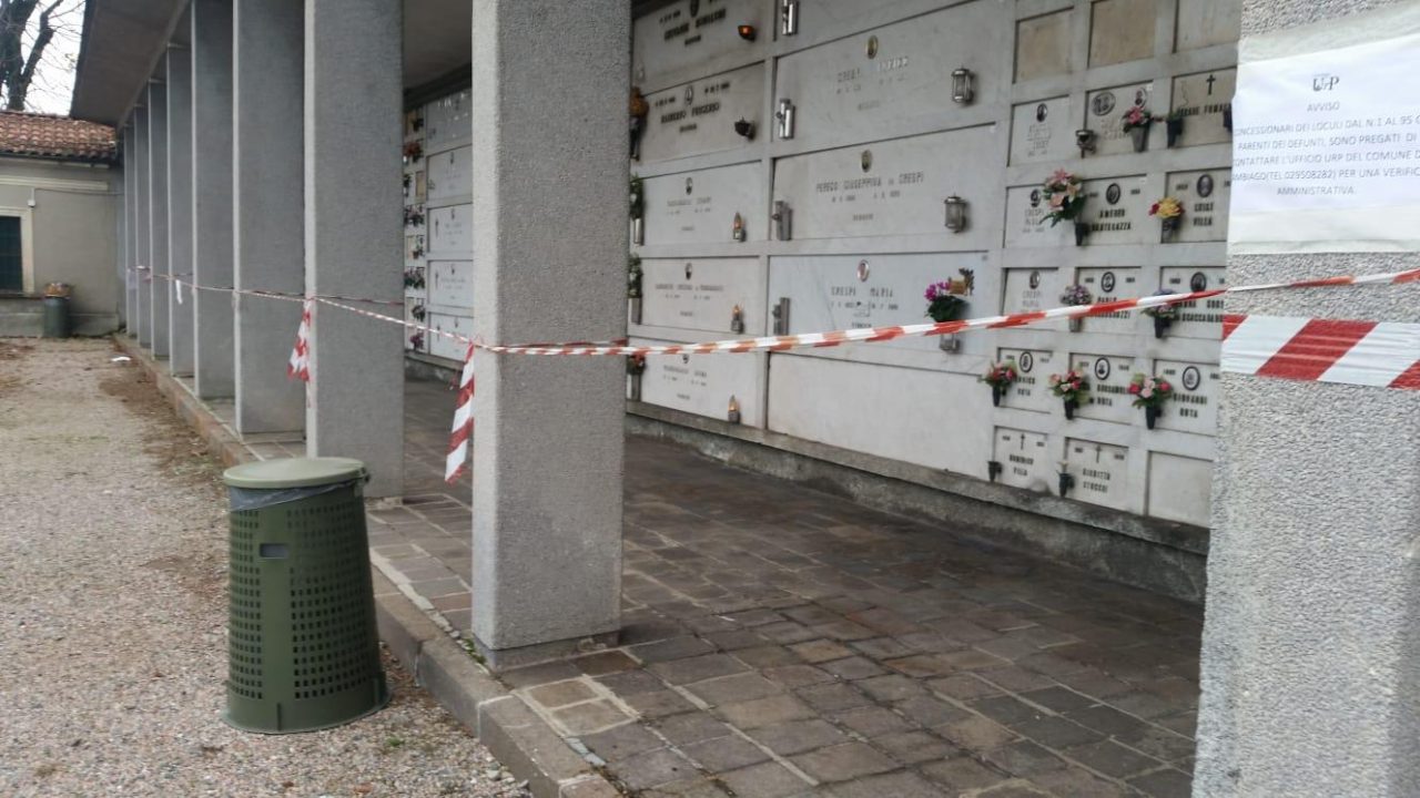 Il camposanto cade a pezzi, a Cambiago duecento loculi inavvicinabili