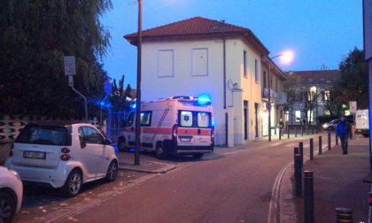 Giovane caduto dal secondo piano, ambulanza a Cernusco