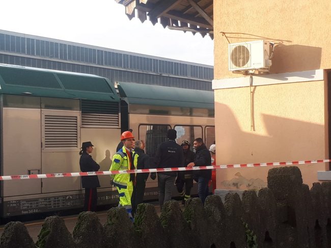 Studente investito dal treno: è gravissimo. Circolazione interrotta sulla Lecco-Milano