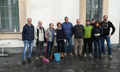 Sindaco e volontari in azione contro gli atti vandalici avvenuti durante la Fiera di Santa Caterina a Gorgonzola FOTO