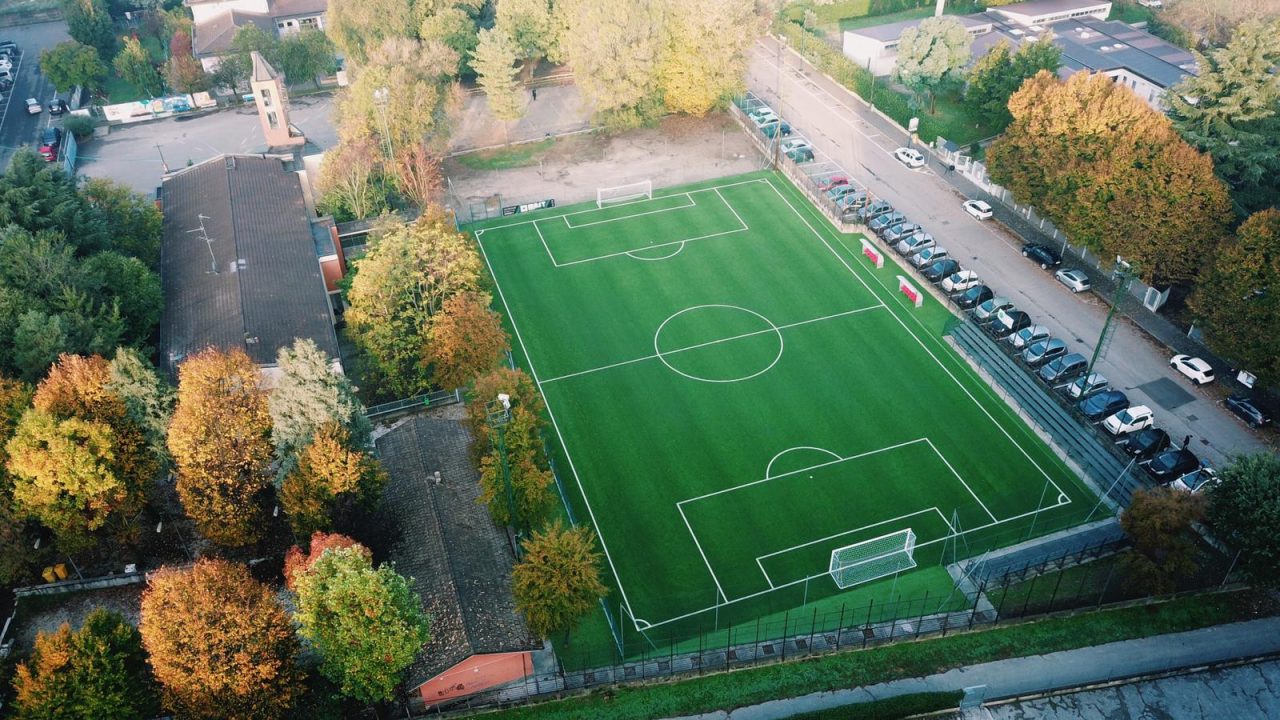 Centro sportivo di Liscate, sfida a due tra calcio e tennis per gestire l’impianto