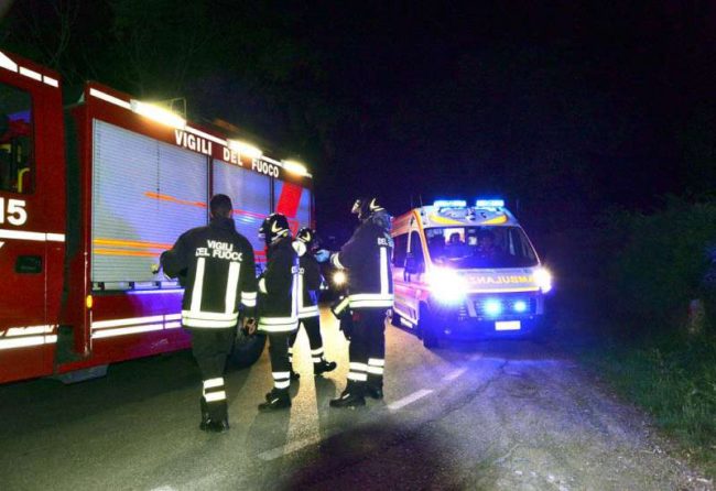 Ciclista investito a Melzo nel cuore della notte, auto ribaltata a Peschiera