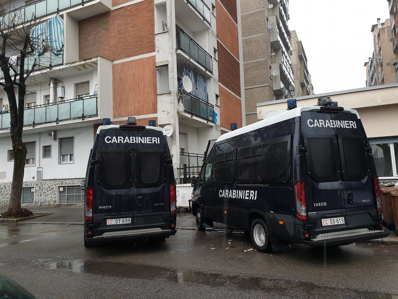 Carabinieri al Satellite sgomberati quattro appartamenti