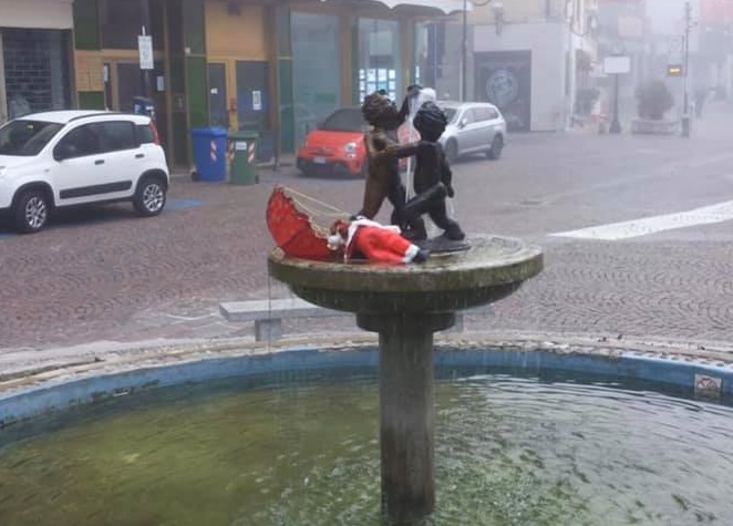 Vandali del Natale in azione a Melzo