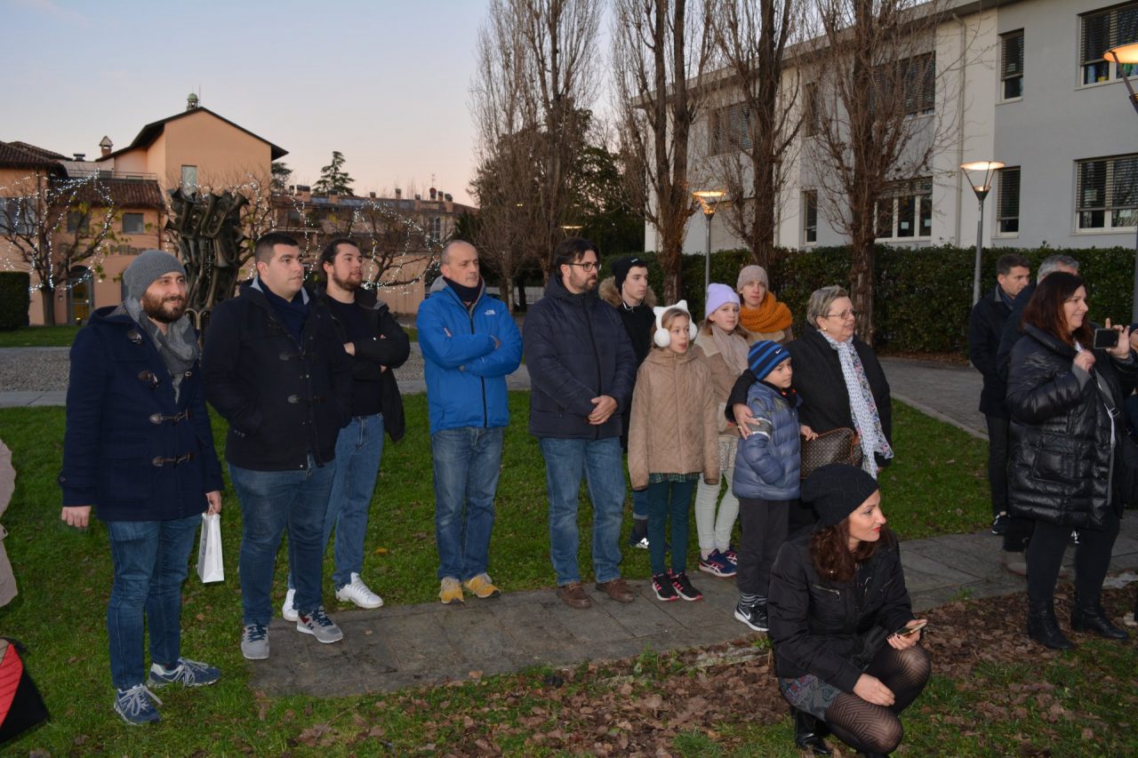 Cernusco sul Naviglio illuminata la scritta Cernusco 2020 in piazza Unità d'Italia