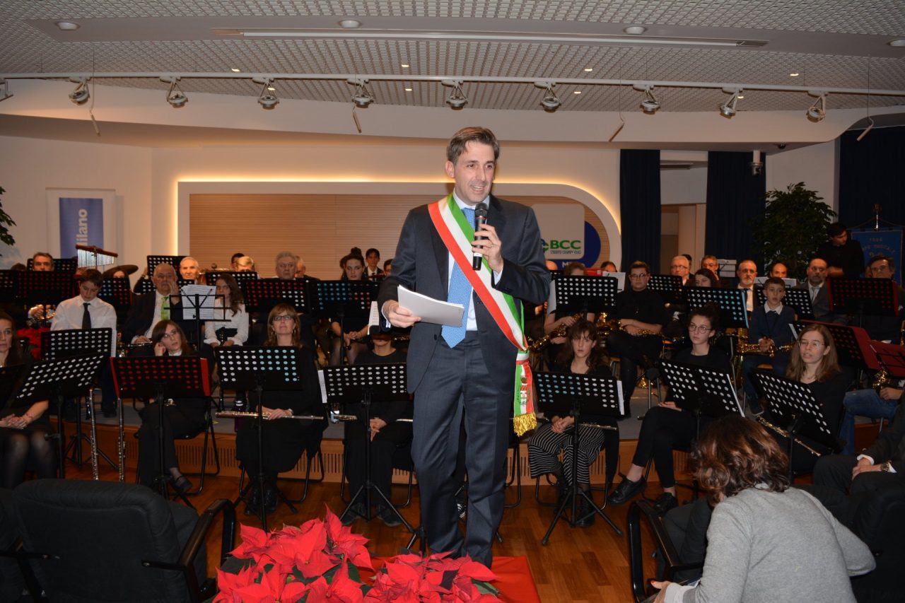 Carugate consegna benemerenze civiche da parte del sindaco Maggioni