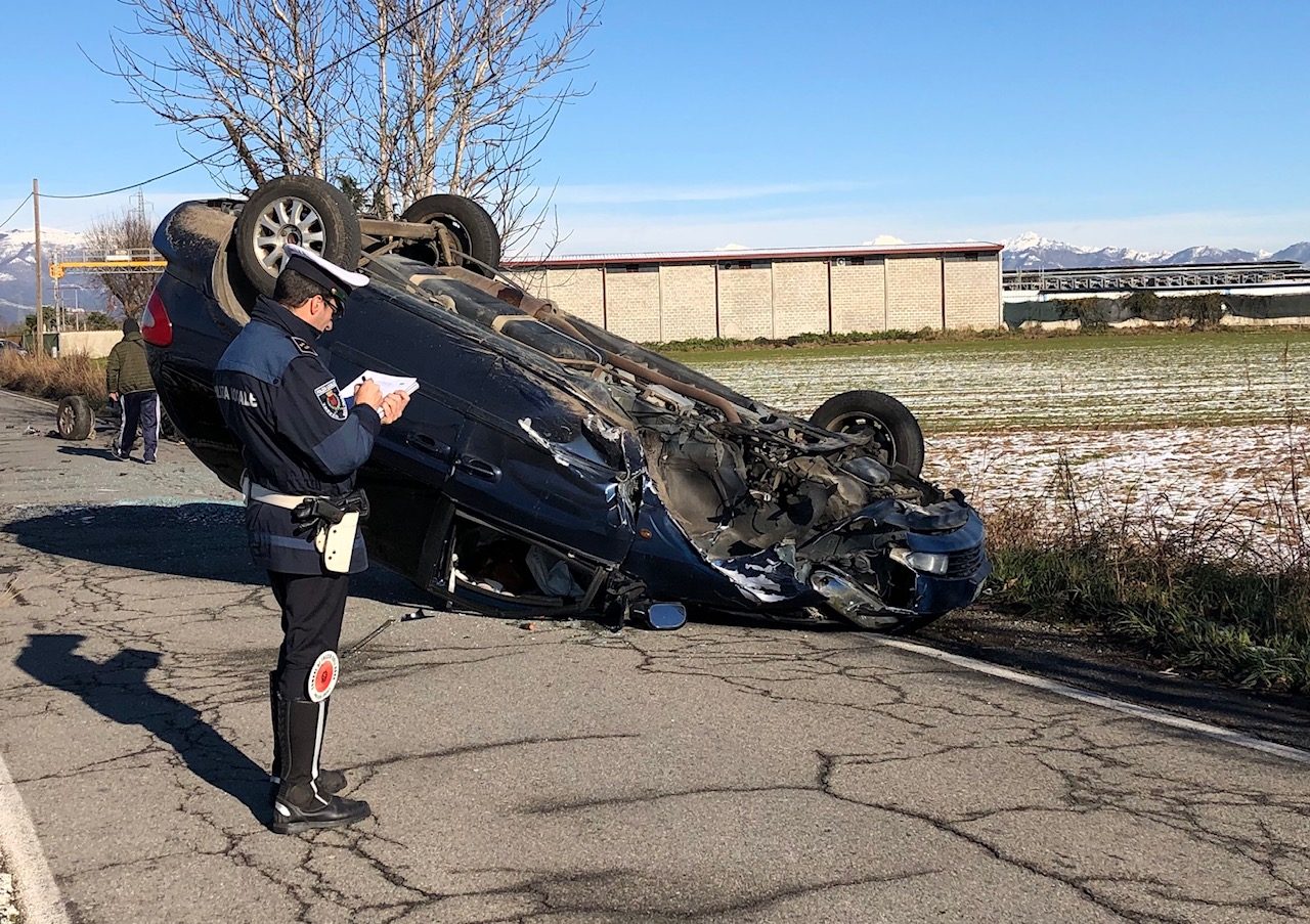 Doppio incidente con ribaltamento a Trezzo FOTO