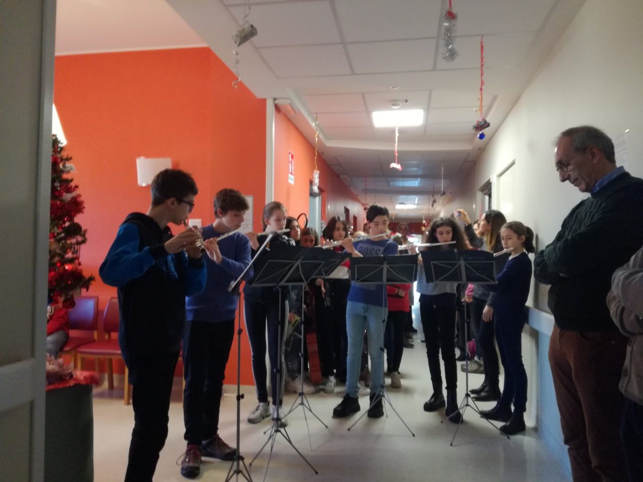 Concerto all’Uboldo dei ragazzi del Montalcini e dei volontari Avo