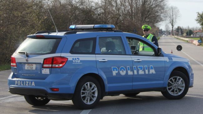 Vendevano patenti facili anche nel Milanese: 15 arresti, sgominata la banda di falsari