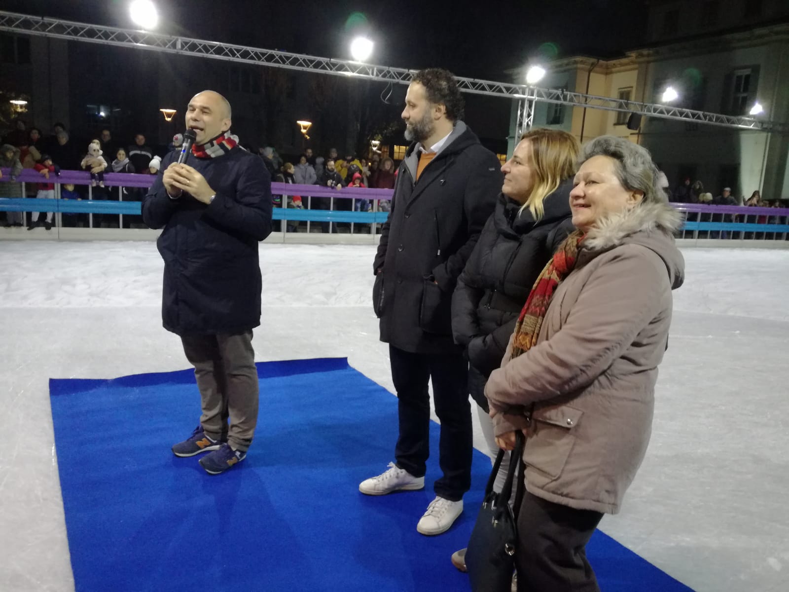 Il Natale a Cernusco sul Naviglio arriva prima. Inaugurata la pista di pattinaggio sul ghiaccio.