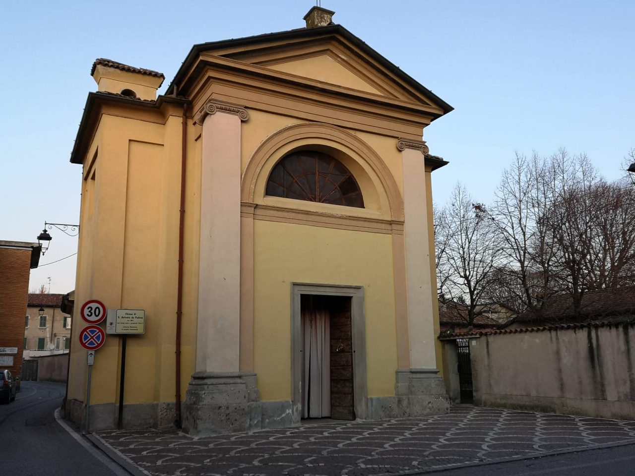 I fedeli di Vaprio hanno scelto di tenersi la chiesina di Sant’Antonio