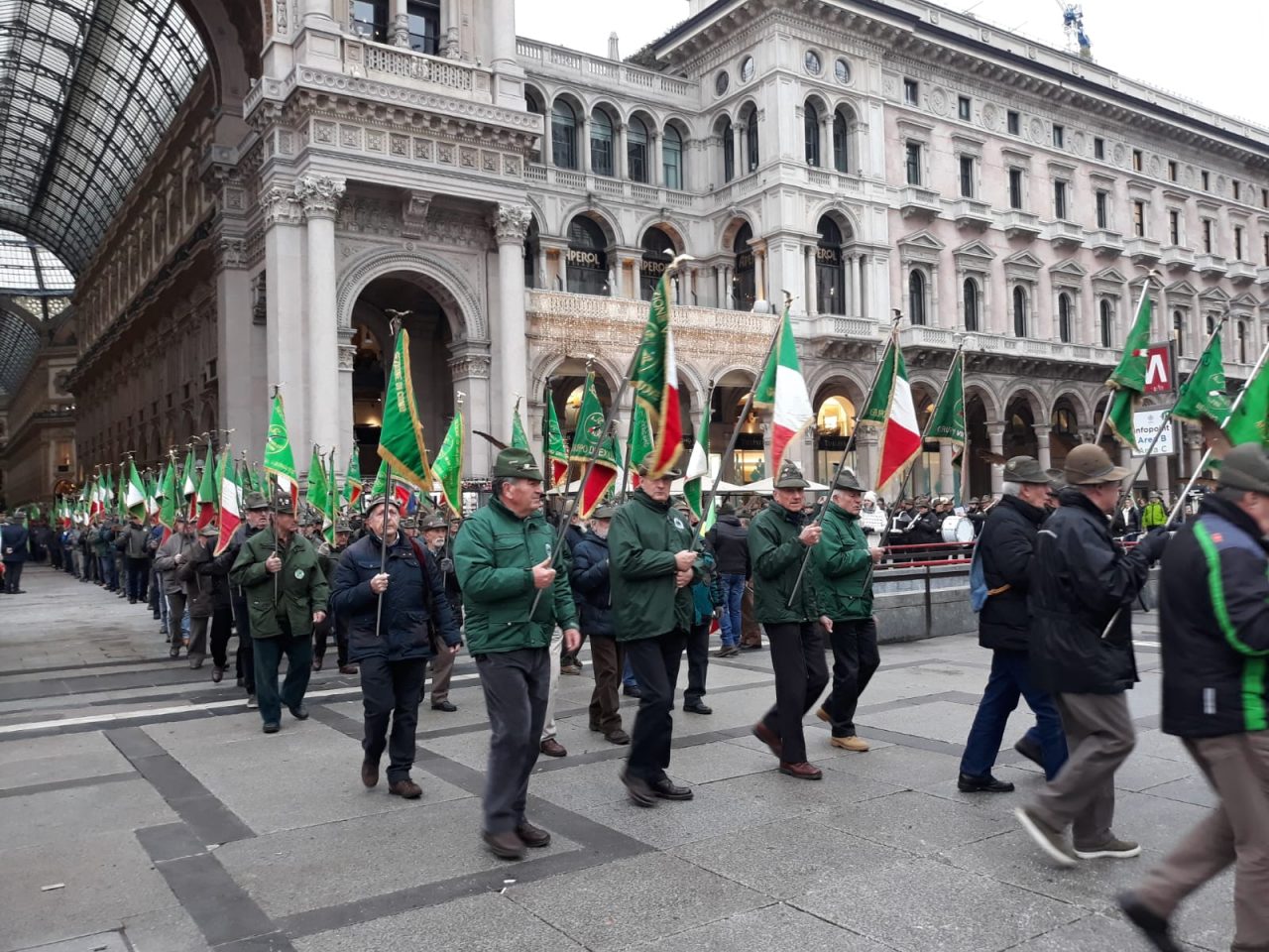 Alpini, per la prima volta anche Cassina con la penna nera sul cappello