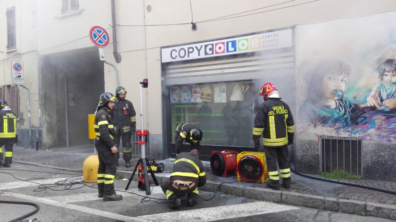 incendio vigili del fuoco carugate 1