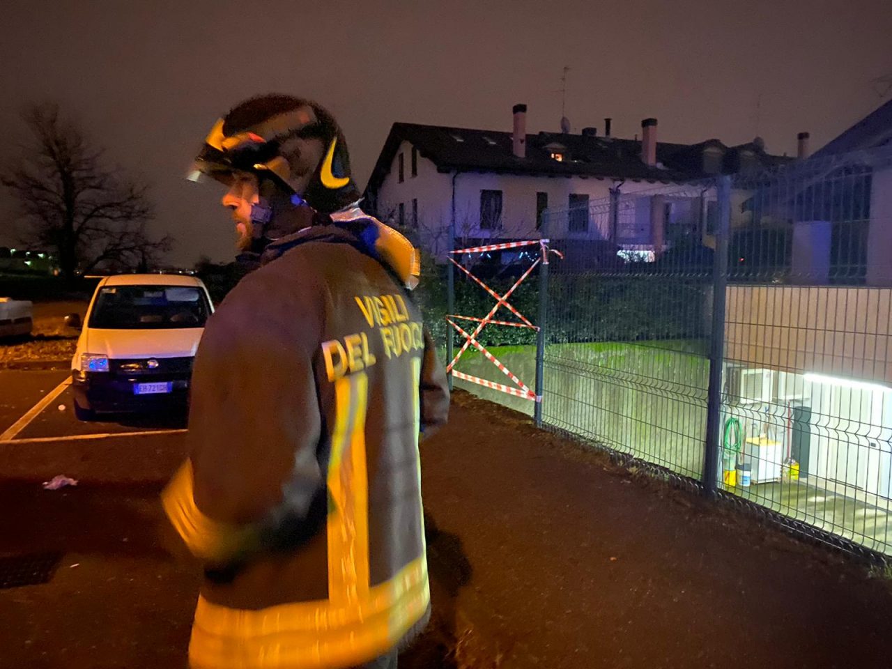 Cede una recinzione, gravi due ragazzi precipitati nel vuoto a Cernusco – FOTO