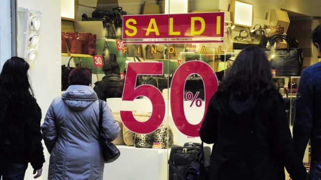Ritorno in zona arancione, l’ira di Confcommercio: “Chi ha sbagliato risarcisca le imprese”
