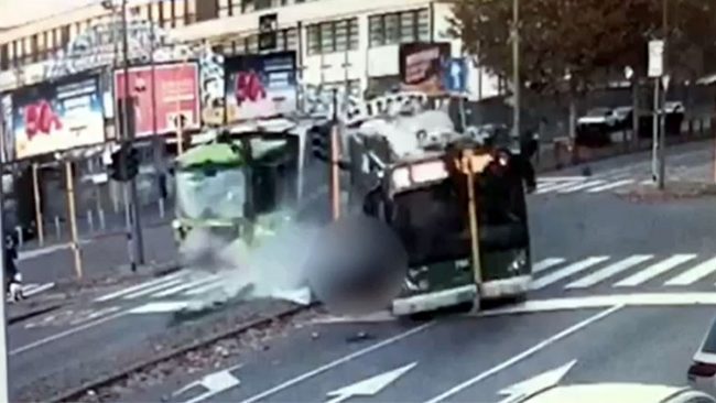 Autobus incendiato con a bordo 50 ragazzini e scontro mortale filobus-mezzo Amsa IL 2019 IN PILLOLE