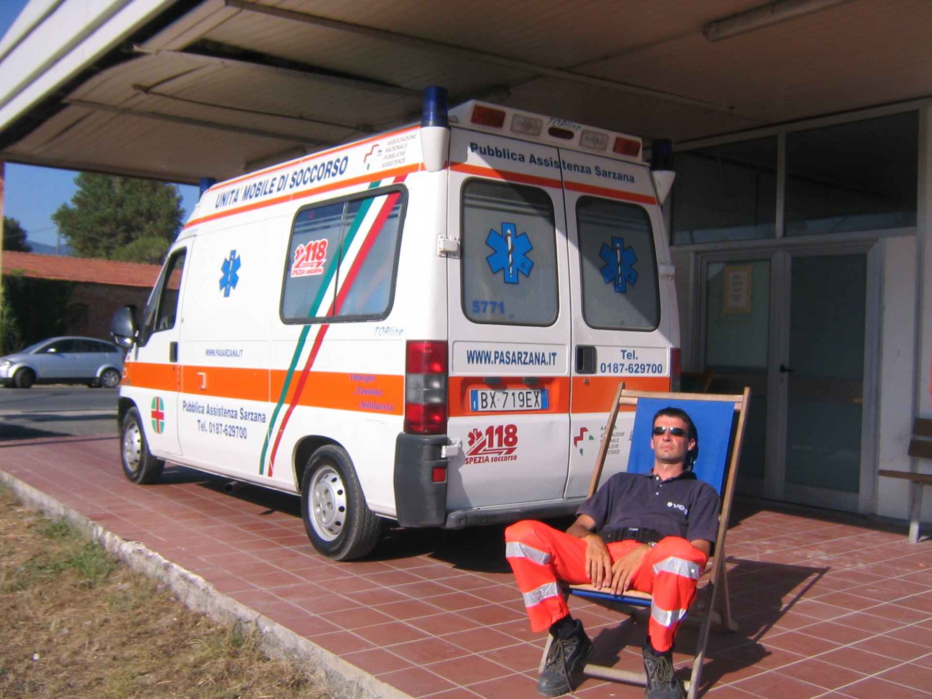 Paolo Camagni, 42 anni di Gorgonzola ha scritto un libro sulla sua esperienza ventennale coi volontari delle ambulanze
