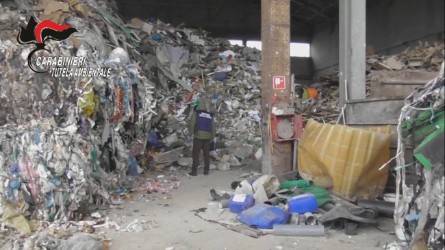 Rifiuti illeciti: sequestrato impianto nel Milanese  VIDEO