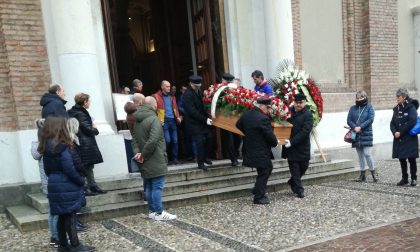 Folla a Cernusco per l'ultimo saluto a Lorenzo Castelli