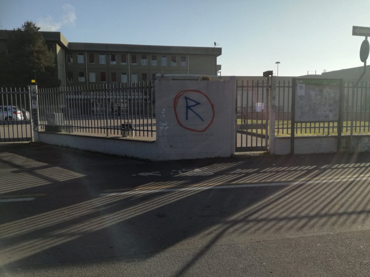 Bus, didattica a distanza e insegnanti (che non ci sono) fanno infuriare i genitori dell’Itsos di Cernusco sul Naviglio