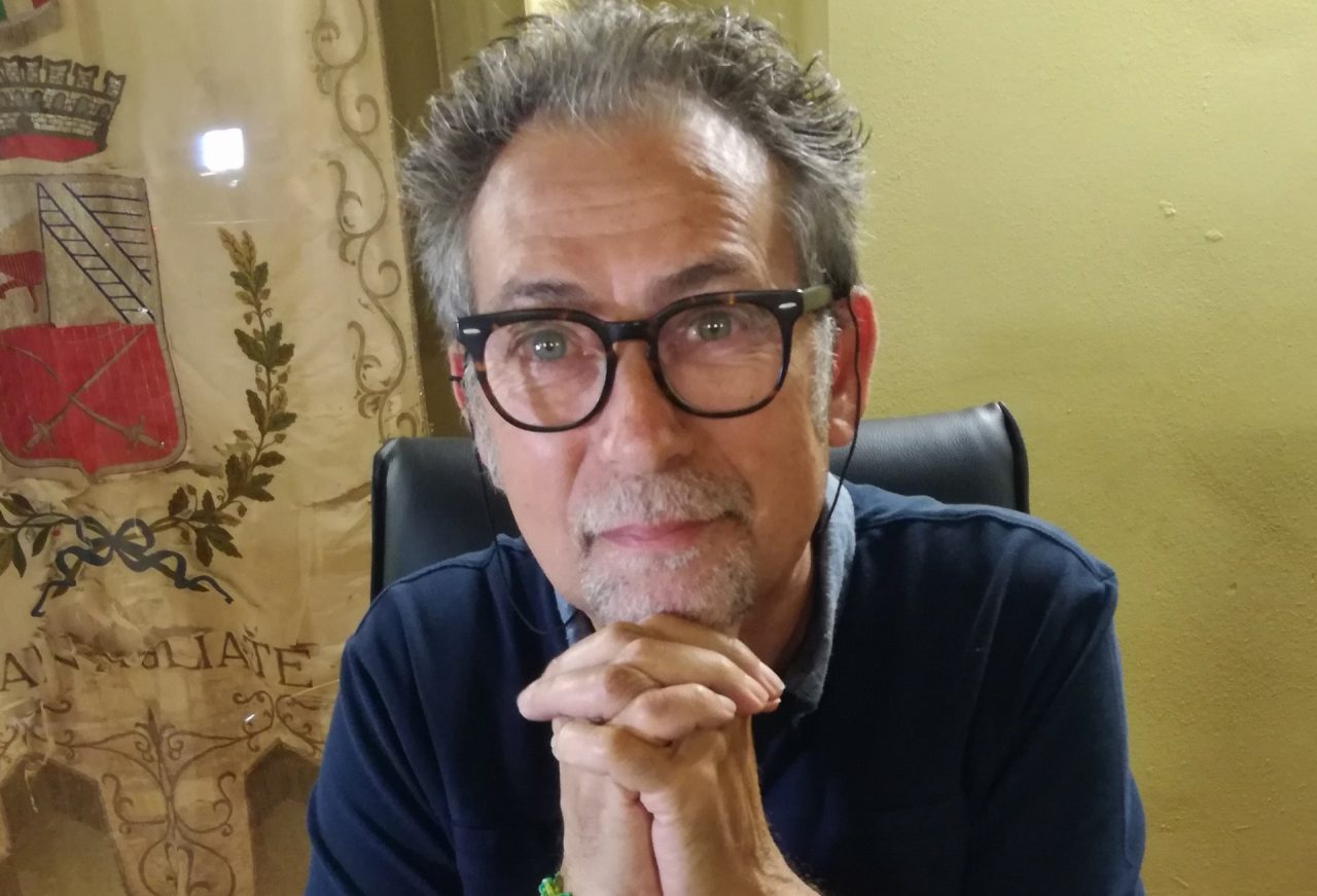 Bella ciao da far cantare nelle scuole, la proposta dell’ex sindaco