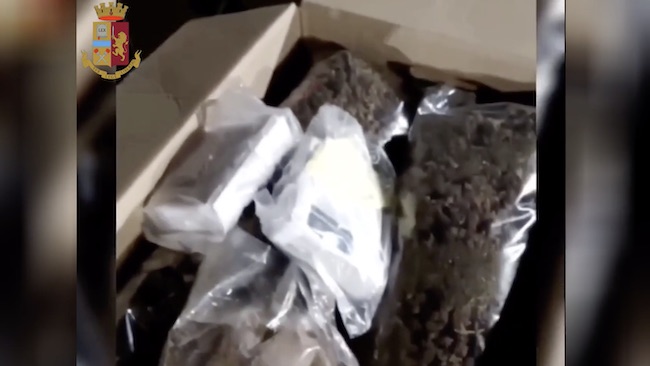 Sequestrati 40 chili di marijuana e hashish, arrestato spacciatore