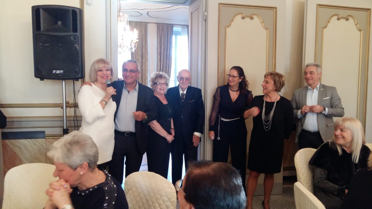 Trezzo, il Comune mette a tavola 250 over 65 foto