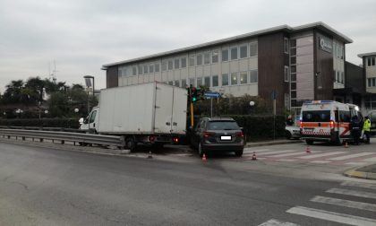 Incidente auto-furgone sulla Cassanese FOTO