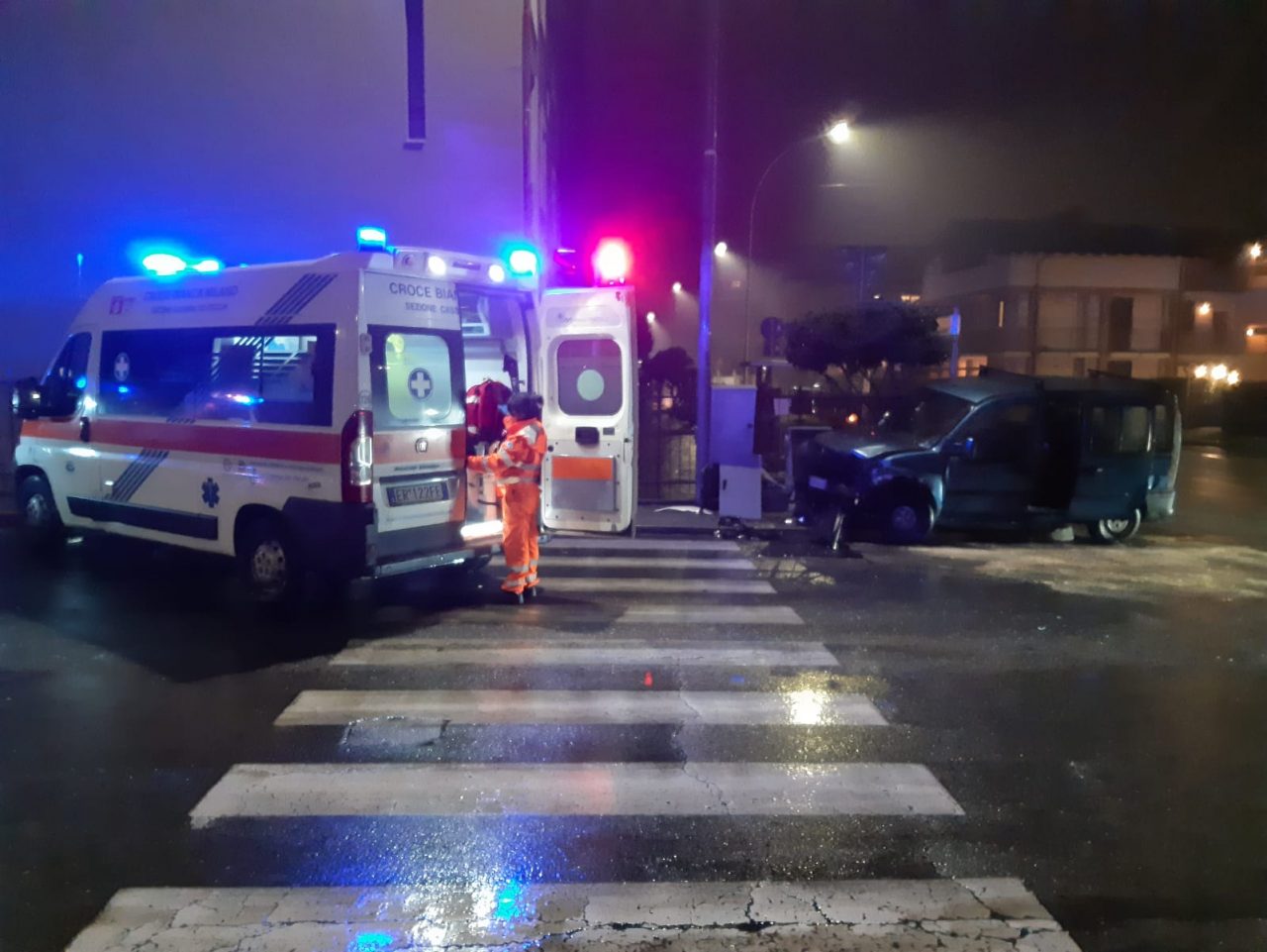 Scontro tra due furgoni a Basiano, tre coinvolti