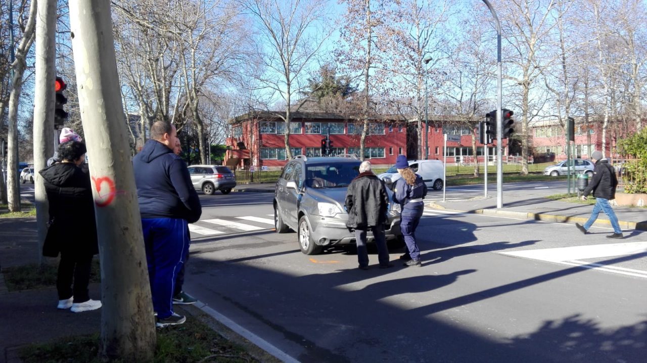 Pedone investito arriva automedica e ambulanza