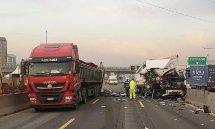 Autostrada A4 chiusa per un grave incidente con mezzi pesanti coinvolti FOTO