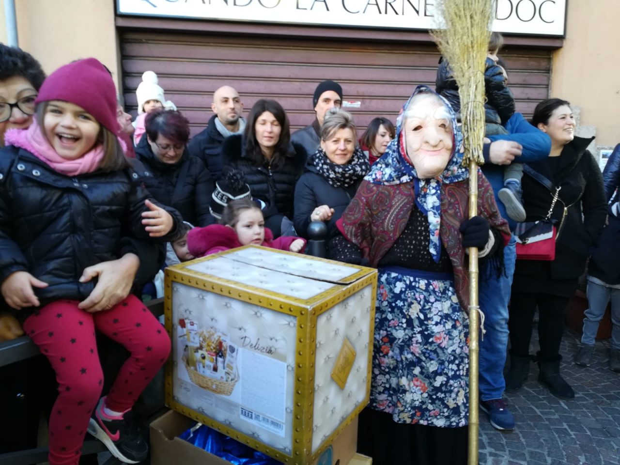 La Befana porta i doni e la Pro loco di Canonica i premi FOTO