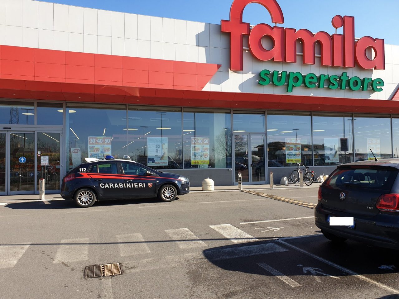 Pistola in faccia alla commessa rapinato il supermercato