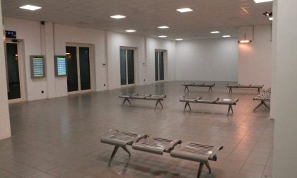 Sala d'attesa della stazione "Intitoliamola ai nostri morti sui binari"