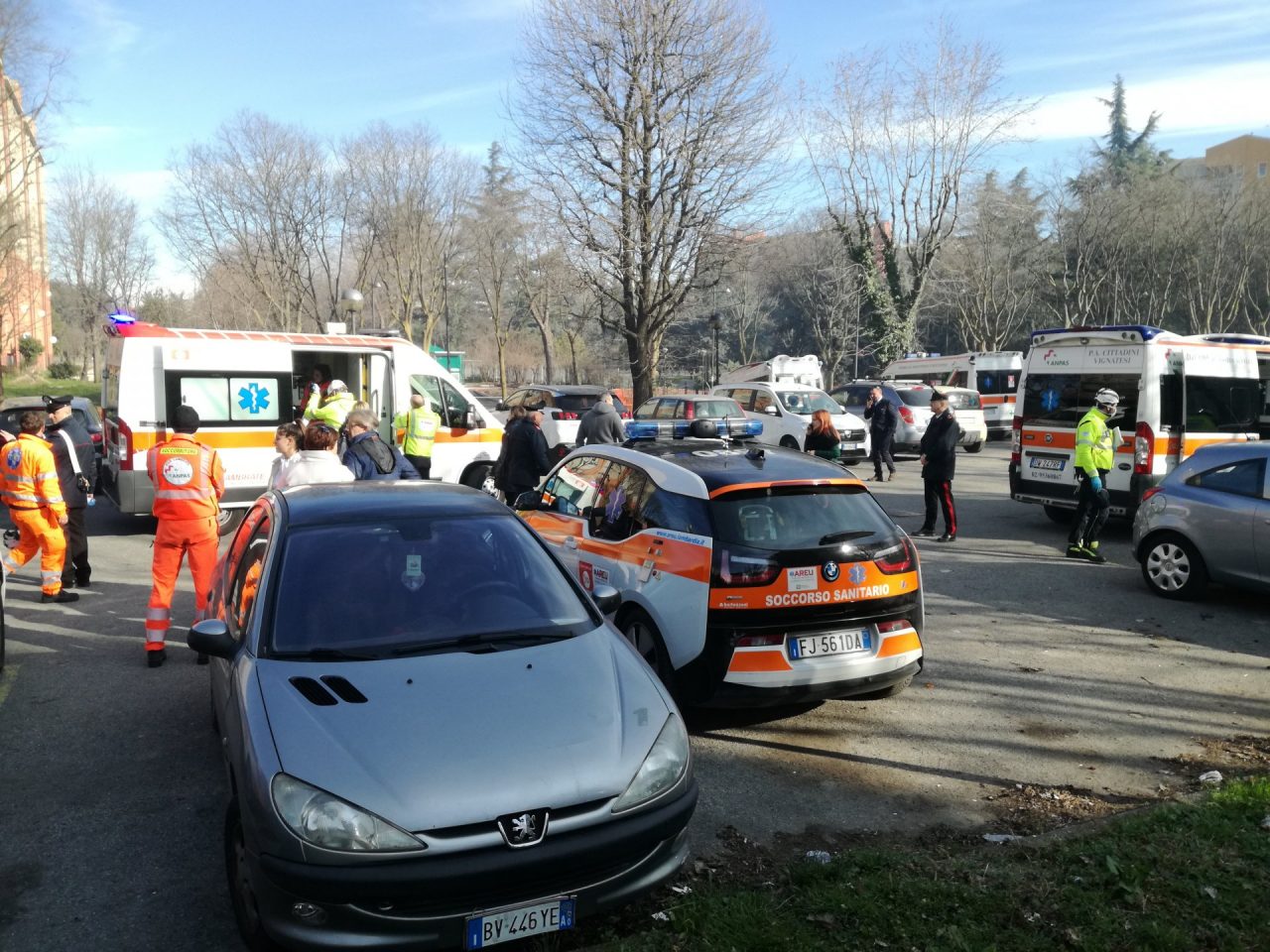 Dimessi cinque dei sette intossicati nell’incendio di Cernusco
