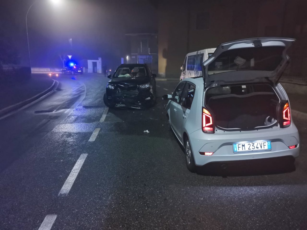 In fuga dai Carabinieri provoca un frontale e scappa