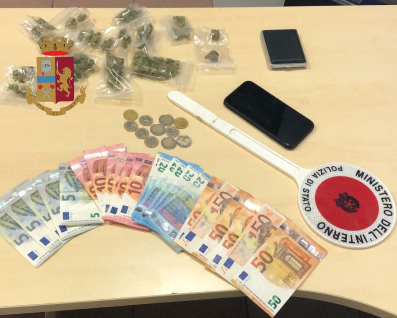 “Market della droga”, arresto e denuncia della Polizia