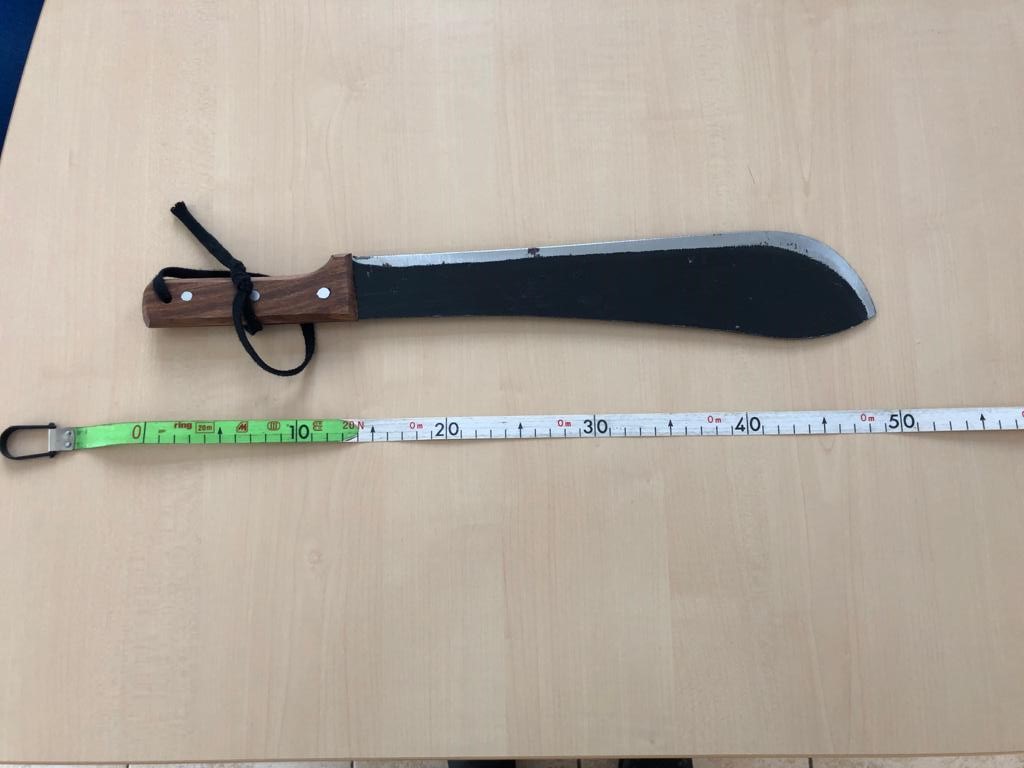 Aveva un machete in auto, denunciata una 40enne