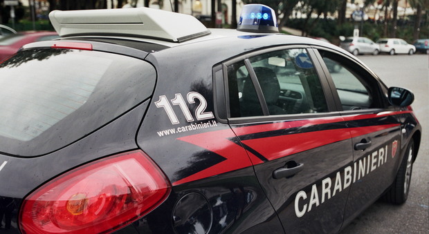 Gira in auto sparando pallini da soft air, denunciato un cassanese