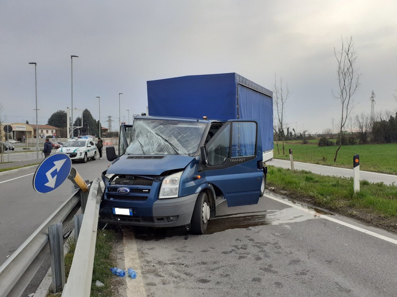 distrugge il furgone