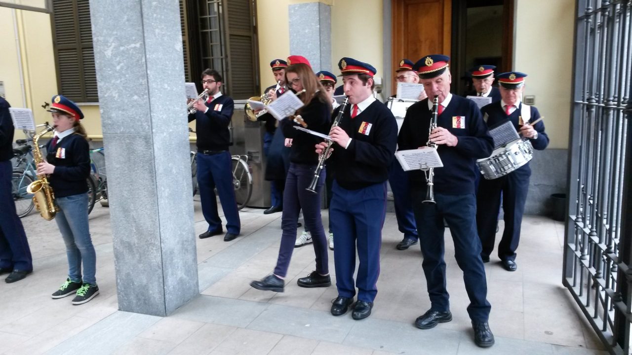 La banda di Carugate fa la magia: un concerto tutti insieme… da casa