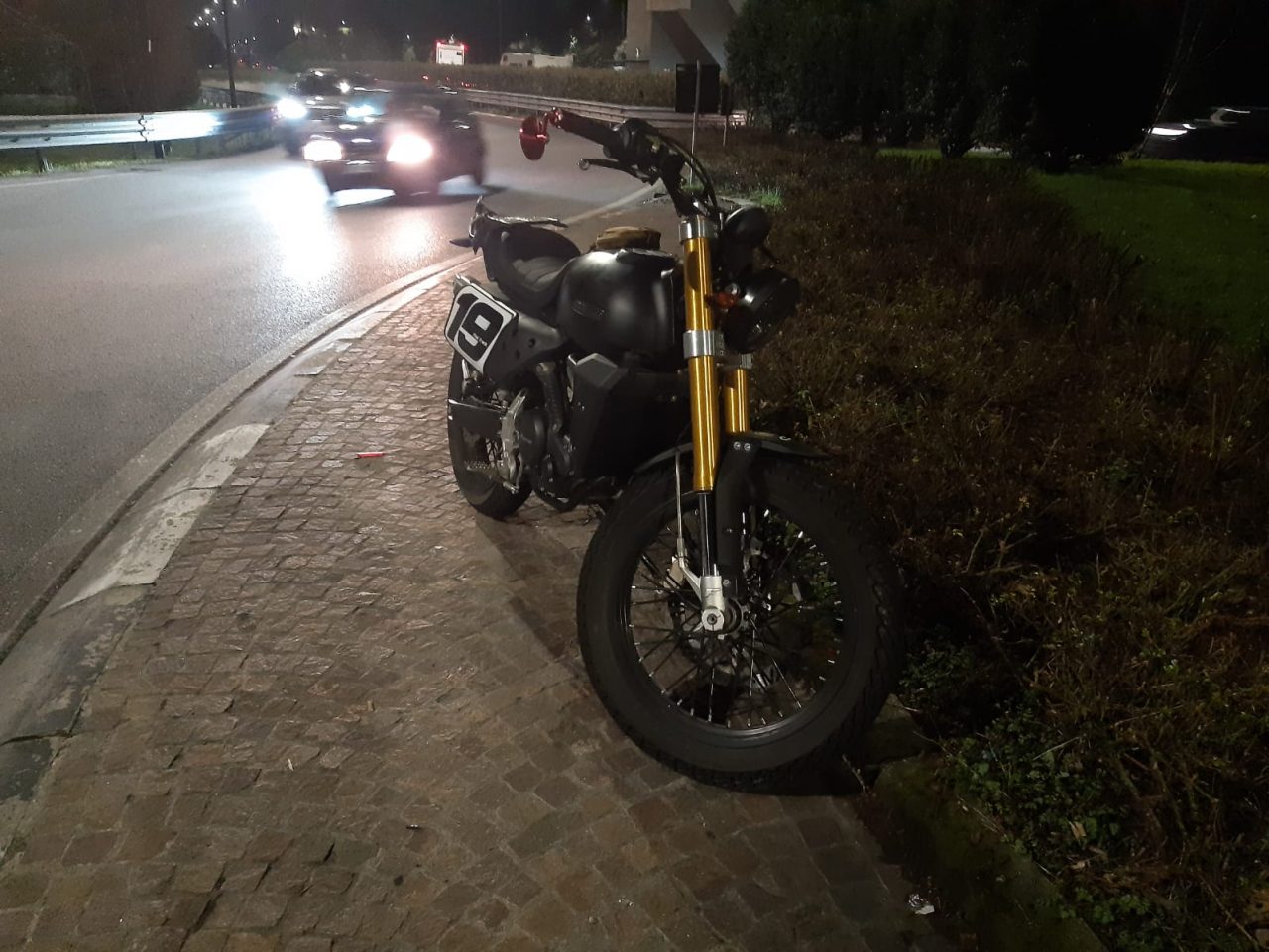Incidente in moto sulla Cassanese, grave diciassettenne